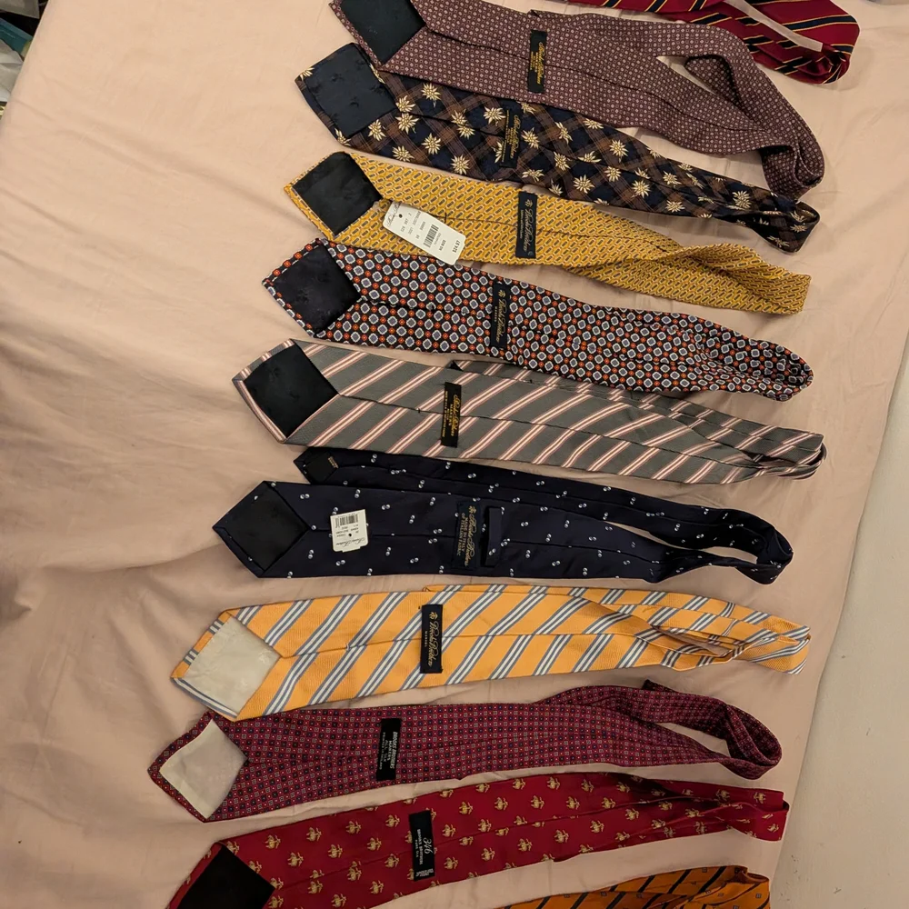 Brooks Brothers 11 Stylish Ties - Picture 6 of 7